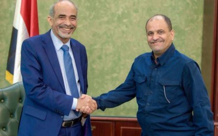 الفريق محمود الصبيحي يلتقي شلال شايع بالعاصمة المؤقتة عدن تحت علم اليمن