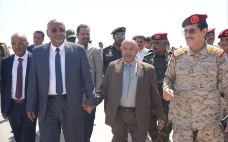 الخنبشي يستقبل وفدًا حكومياً رفيعاً في المكلا لبحث ملفات حيوية