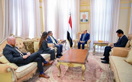 الزنداني والسفير الأمريكي يناقشان العلاقات الثنائية وجهود تثبيت الاستقرار