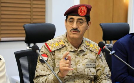 الوزير العقيلي يشيد بالخنبشي ويؤكد: القرار الأمني بيد القيادة المحلية