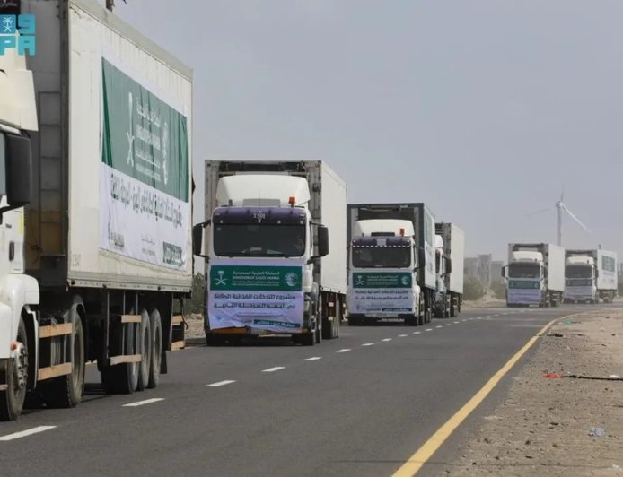 وصول 14 شاحنة إغاثية سعودية إلى عدن لدعم الأسر المحتاجة