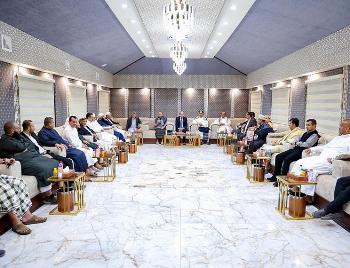 رئيس الوزراء يبحث مع القطاع الخاص سبل تعزيز التعاون الاقتصادي