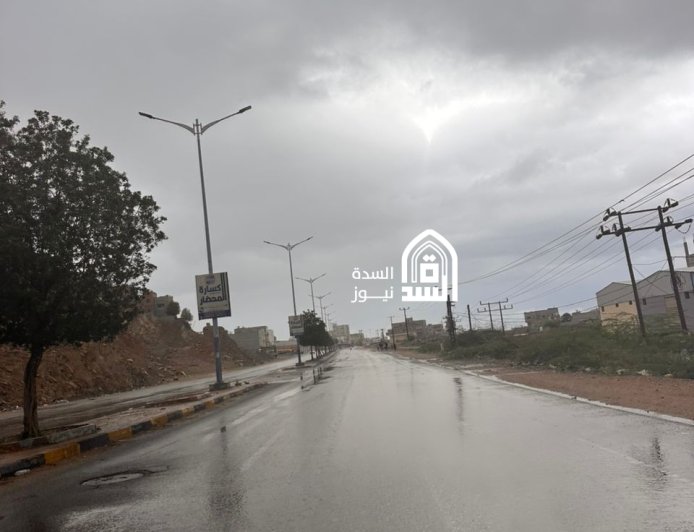 أمطار واسعة في حضرموت تشمل الساحل والوادي وتدفقات سيول كثيفة