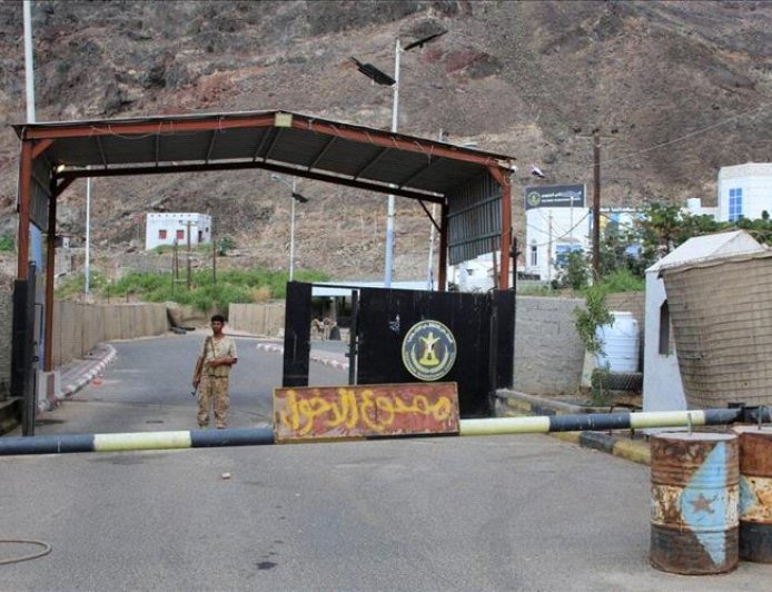 مصدر عسكري: لا اقتحام لأي منزل والتحركات في جولد مور ضمن إجراءات رسمية