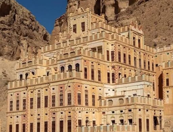 خديجة بن قنة تنشر صورة قصر بقشان.. وتفاعل كبير من الحضارم