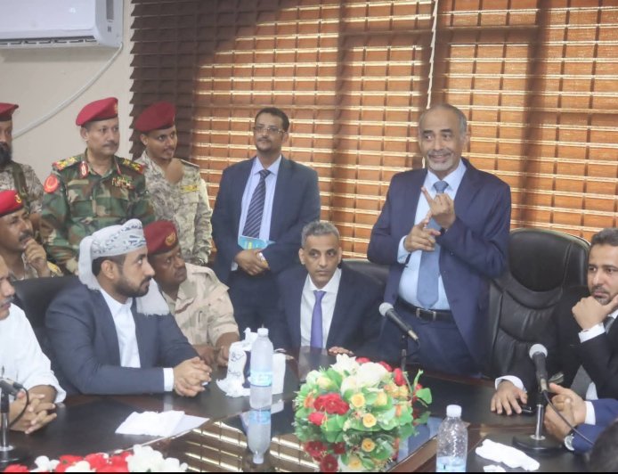 الصبيحي يوبّخ سلطة لحج: أين علم الجمهورية اليمنية؟ 