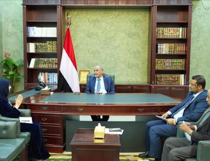 من قلب عدن وتحت علم الجمهورية.. الصبيحي يطلق رسائل حاسمة حول التنمية والدعم الدولي