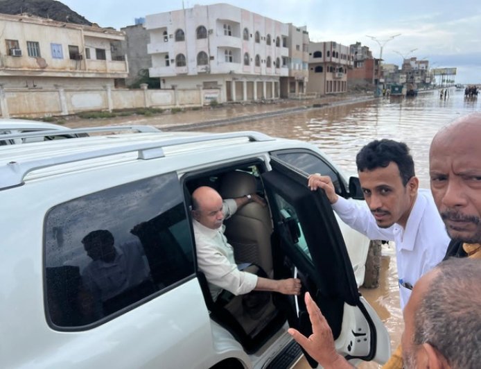 جولة ميدانية لمحافظ حضرموت للاطلاع على أضرار السيول في المكلا
