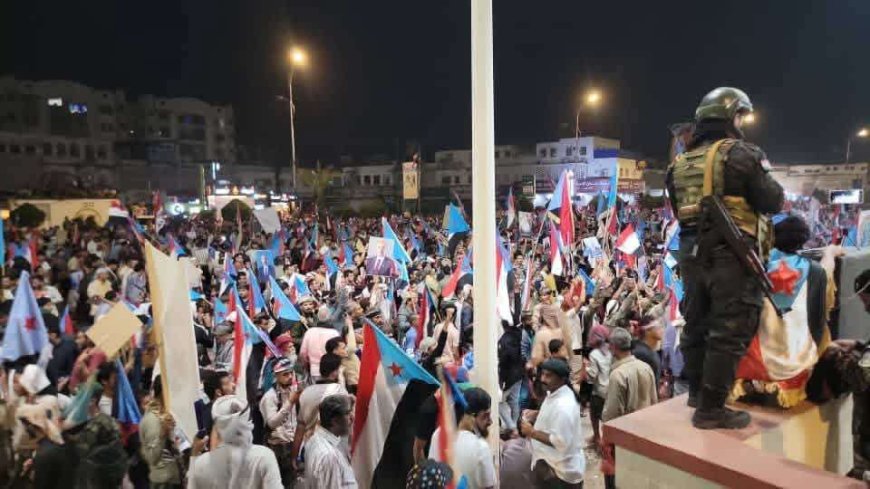 أسماء القيادات التي أعلنت حل المجلس الانتقالي من العاصمة المؤقتة عدن