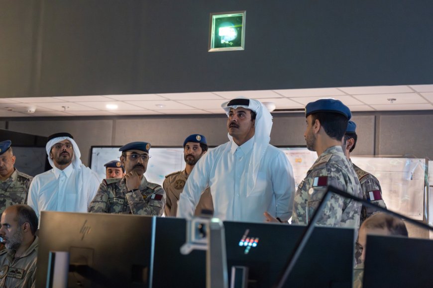 أمير قطر يزور مركز العمليات الجوية ويطلع على مستوى الجاهزية العسكرية