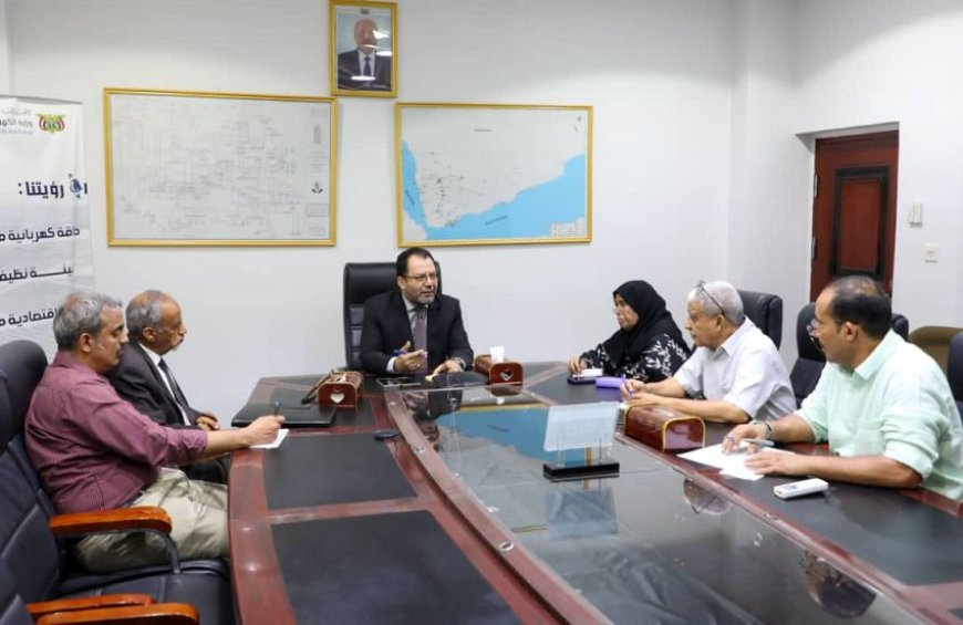 اجتماع في عدن برئاسة وزير الكهرباء لبحث آليات نقل وقود المحطات