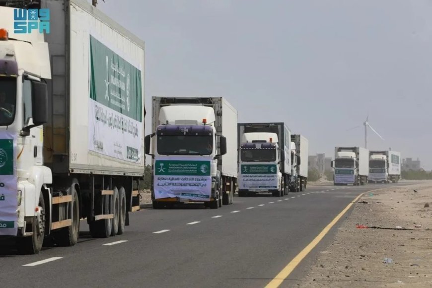 وصول 14 شاحنة إغاثية سعودية إلى عدن لدعم الأسر المحتاجة