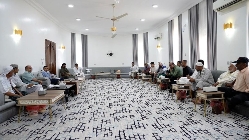 الخنبشي يعقد اجتماعاً لمعالجة أسباب تعثر مشروع مستشفى بويش بحضور الجهات المعنية