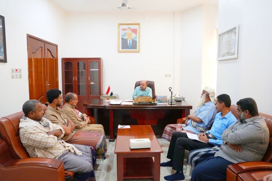 محافظ حضرموت يلتقي لجنة ضحايا السجون والمعتقلين ويؤكد أولوية معالجة الملف