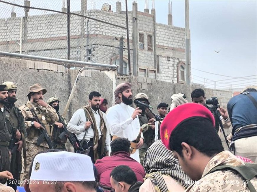 لأول مرة.. محافظ أبين يؤم المصلين في صلاة العيد ويلقي خطبة تدعو للوحدة