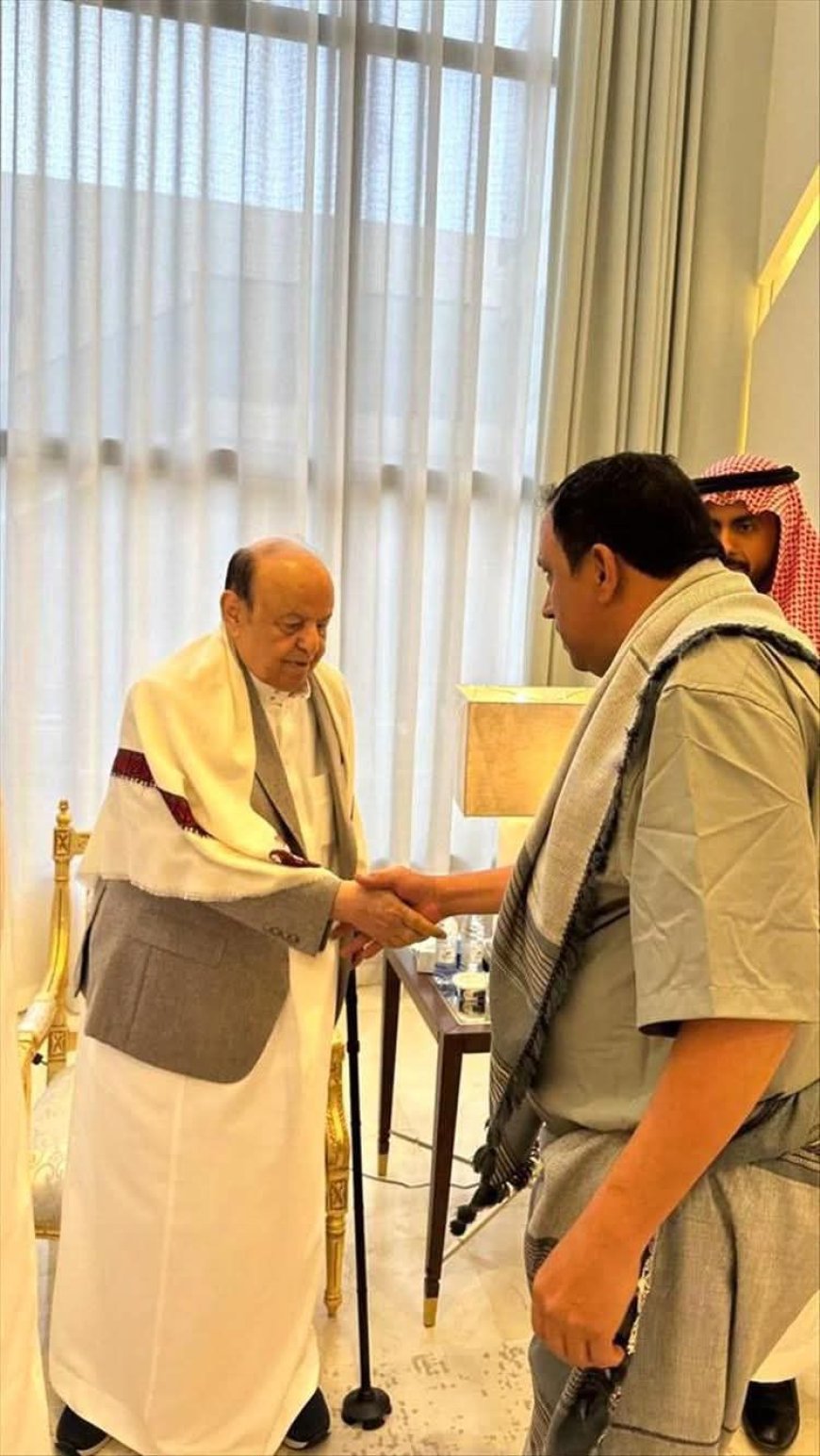 لأول مرة منذ سنوات.. هادي يظهر مجدداً ويستقبل المهنئين