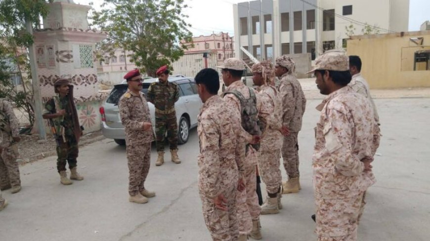 جولة تفقدية لقائد اللواء الثاني دفاع ساحلي لتعزيز الأداء العسكري في حضرموت