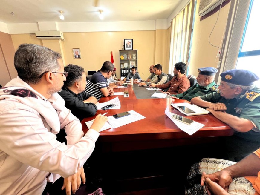 الوكيل الجيلاني يترأس اجتماع لجنة الطوارئ بساحل حضرموت لرفع الجاهزية لمواجهة التقلبات الجوية
