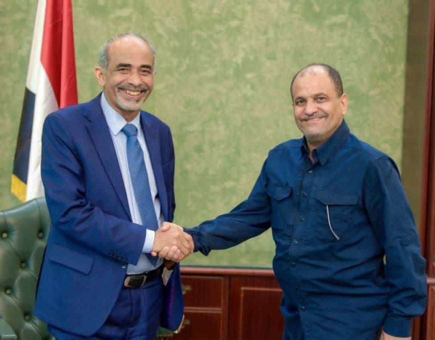 الفريق محمود الصبيحي يلتقي شلال شايع بالعاصمة المؤقتة عدن تحت علم اليمن