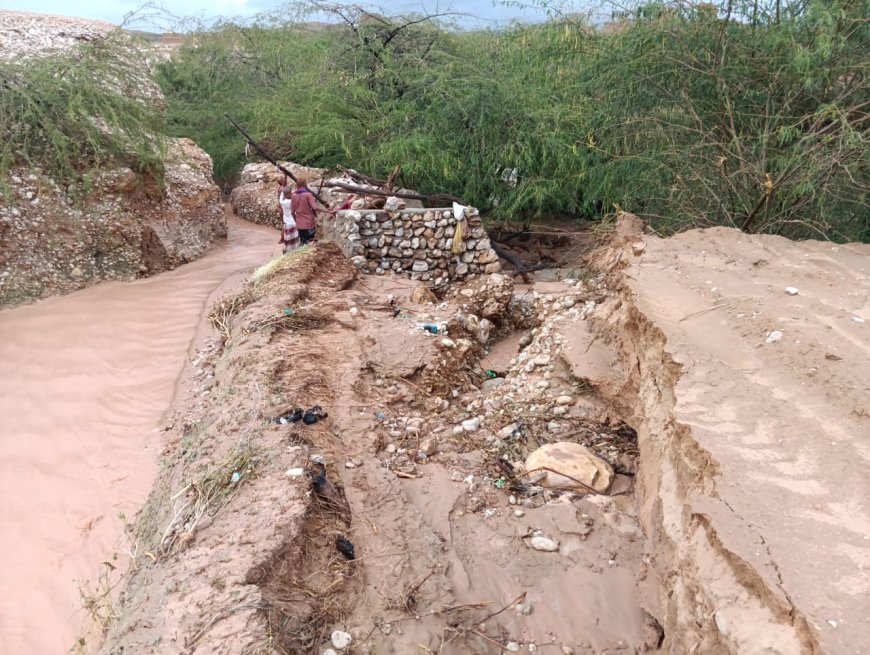 استمرار انهيار السواقي الزراعية والطرقات جراء الأمطار الغزيرة والسيول بمديرية حجر 