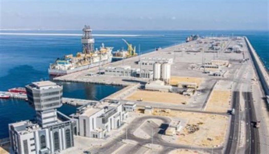 استهداف ميناء صلالة بطائرتين مسيّرتين وإصابة عامل