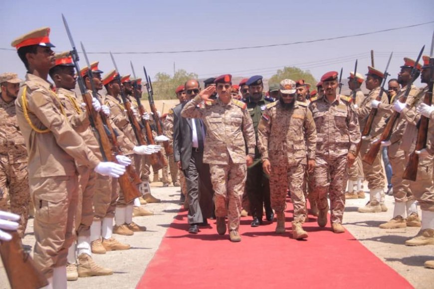 استقبال مهيب لوزير الدفاع في سيئون خلال تفقده المنطقة العسكرية الأولى