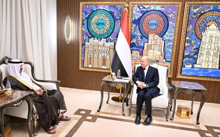 العليمي يؤكد عمق العلاقات اليمنية الكويتية خلال استقباله السفير الحجرف