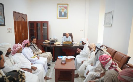 محافظ حضرموت يلتقي مشايخ قبيلة العوامر ويطلع على أوضاع المناطق الصحراوية