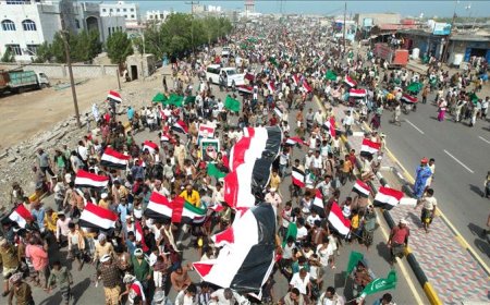 تظاهرة حاشدة في المخا تضامناً مع السعودية ودول الخليج