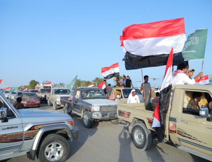 زحف جماهيري من مديريات المهرة نحو الغيضة دعمًا للمملكة ورفضًا للاعتداءات