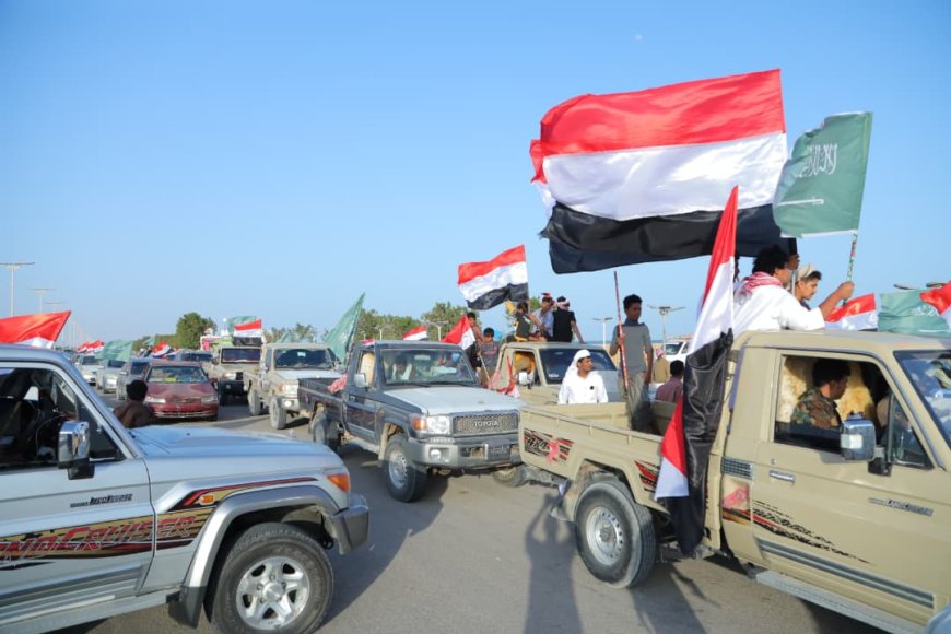 زحف جماهيري من مديريات المهرة نحو الغيضة دعمًا للمملكة ورفضًا للاعتداءات