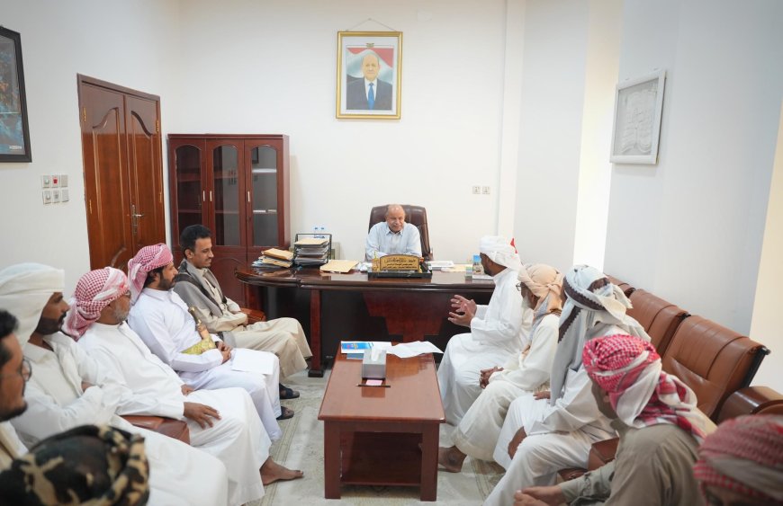محافظ حضرموت يلتقي مشايخ قبيلة العوامر ويطلع على أوضاع المناطق الصحراوية