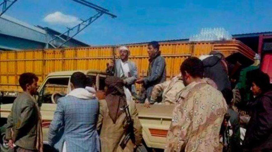 صنعاء.. الحوثيون يغلقون مصنعاً لتعبئة المياه المعدنية بدافع الابتزاز