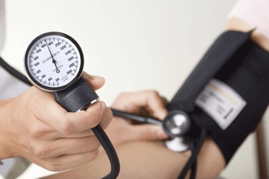 استشاري سعودي يكشف عن عوامل بسيطة تخفض ضغط الدم المرتفع دون أدوية