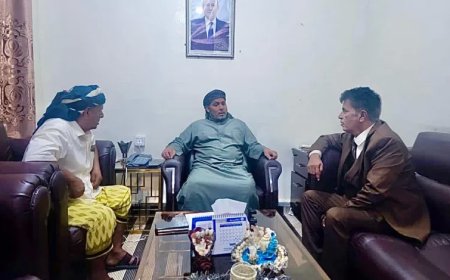 محافظ سقطرى يلتقي مدير فرع المؤسسة الاقتصادية بالأرخبيل