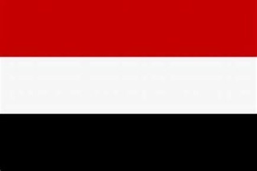 الحكومة: استهداف مطار عدن يهدد حياة المدنيين وسلامة الطيران والمساعدات الإنسانية