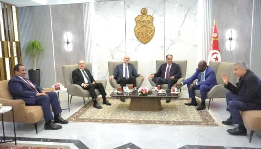 وزير الداخلية يصل إلى تونس للمشاركة في اجتماع مجلس وزراء الداخلية العرب