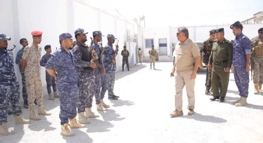 المنهالي يطّلع على سير العمل في مركزي شرطة الحامي ومدينة الشحر ويشدّد على مضاعفة الجهود الأمنية