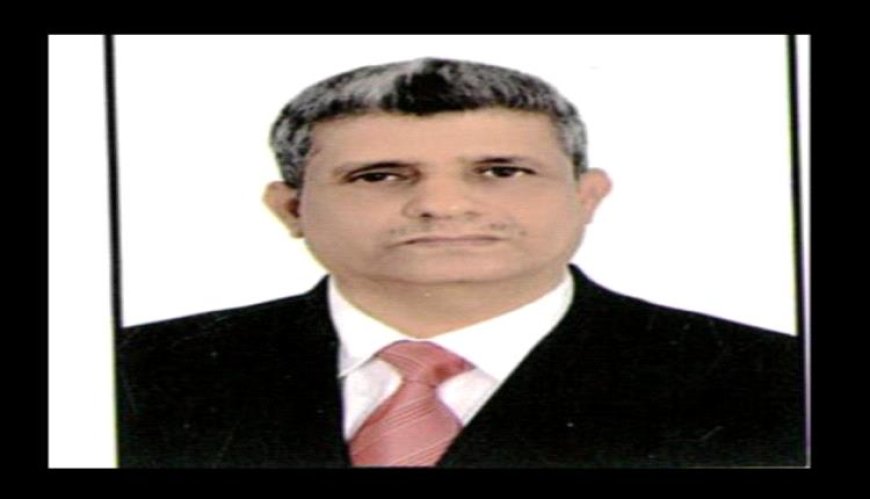 أستاذ جامعي يعرض جزءاً من مكتبته للبيع