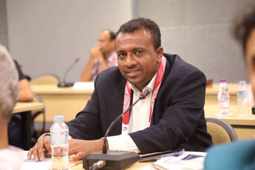 صحفي يكشف معاناة المتعاقدين في حضرموت مع تأخر الرواتب قبل العيد