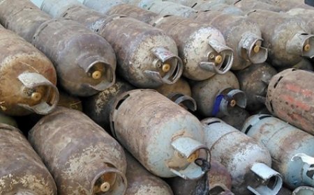 إب تشهد مأساة إنسانية.. انفجار أسطوانة غاز يصيب أسرة كاملة بحروق بليغة وسط إهمال حوثي