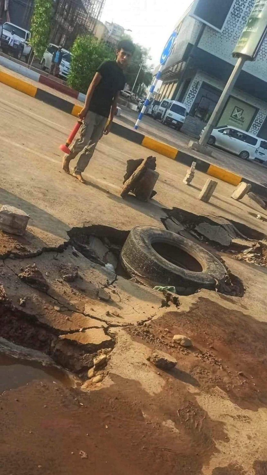ناشطون يطالبون بمحاسبة الفاسدين في عدن بسبب تردي البنية التحتية