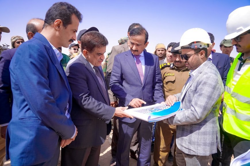 وزير النفط والمحافظ بن الوزير يزوران مشروعات قيد التنفيذ في مدينة عتق