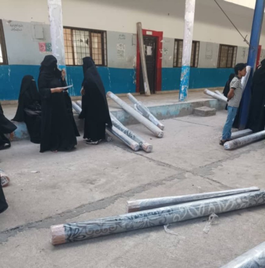 إضراب لثلاثة أشهر.. والنتيجة: (قطايف) بدل الرواتب للمعلمين في عدن