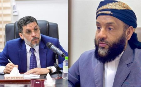وزير الأوقاف يطالب بتخفيض أسعار تذاكر الحج وتيسير رحلات الحجاج اليمنيين