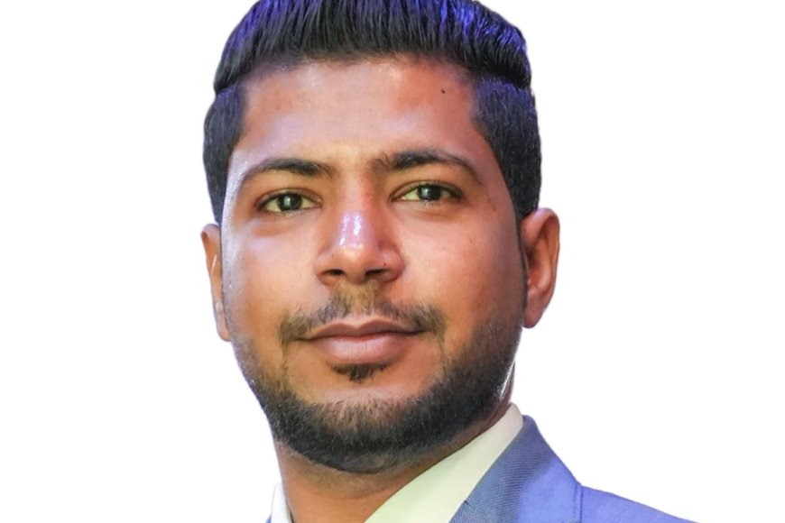 العدو الحقيقي على الأبواب.. صحفي حضرمي يطالب بإيقاف المناكفات