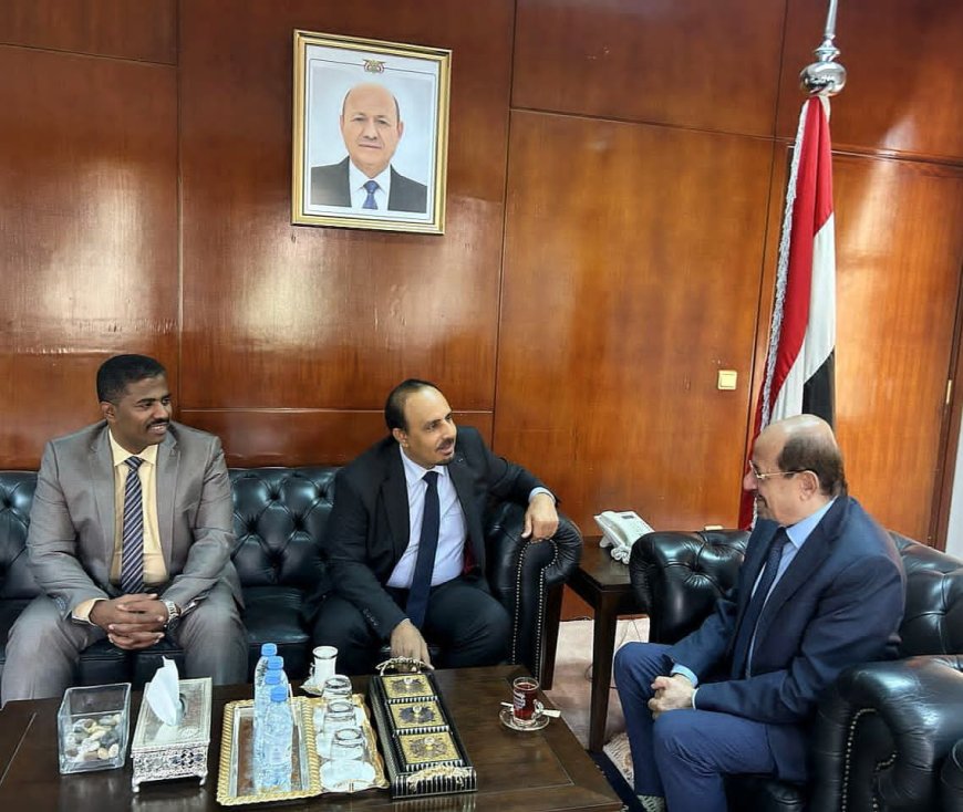 محافظ حضرموت يبحث مع وزير الخارجية تعزيز الدعم التنموي وخدمات المغتربين