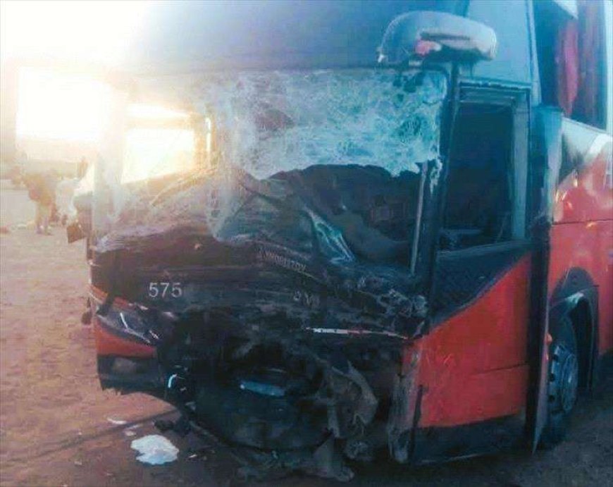 أسرة تفقد حياتها في لحظة.. حادث باص ينهي حياة عائلة كاملة