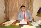 عقب غياب طويل.. العليمي يعود إلى عدن قادماً من الرياض