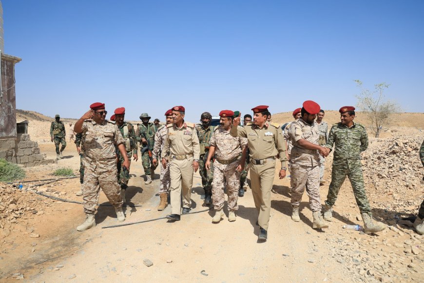 قائد المنطقة العسكرية الثانية يطلع على الجاهزية القتالية للواء شبام بدوعن